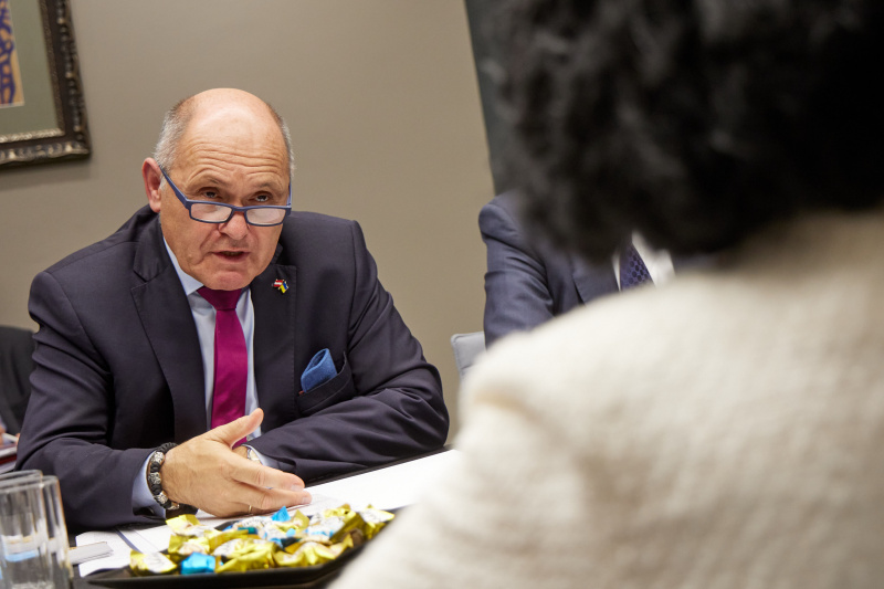 Treffen mit Ständiger Vertreterin des Präsidenten der Ukraine in der Autonomen Republik Krim Tamila Tashewa. Nationalratspräsident Wolfgang Sobotka (ÖVP) während der Aussprache