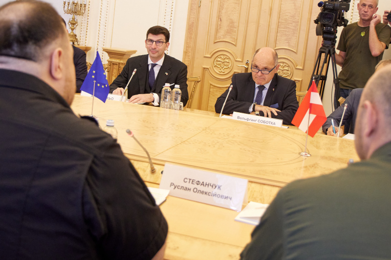 Nationalratspräsident Wolfgang Sobotka (ÖVP) (rechts) während der Aussprache