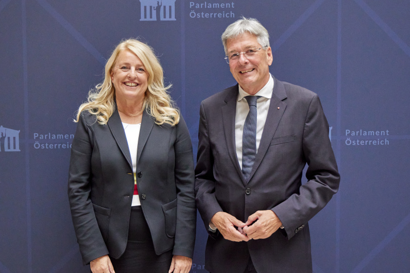 Von links: Bundesratspräsidentin Claudia Arpa (SPÖ), Landeshauptmann von Kärnten Peter Kaiser