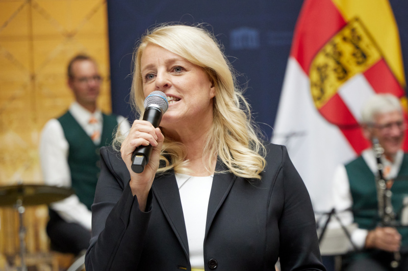 Begrüßung durch Bundesratspräsidentin Claudia Arpa (SPÖ)