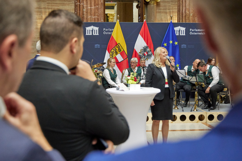 Begrüßung durch Bundesratspräsidentin Claudia Arpa (SPÖ)