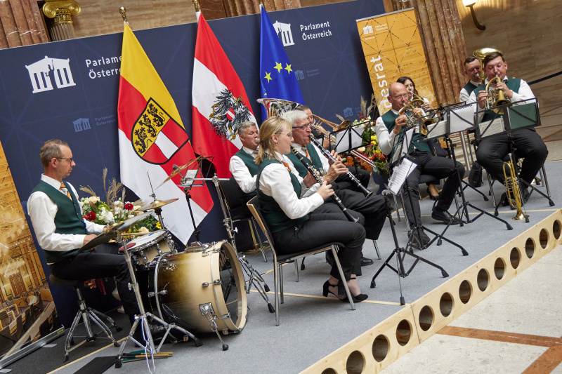 Musikalische Untermalung durch die Werkskapelle Mondi