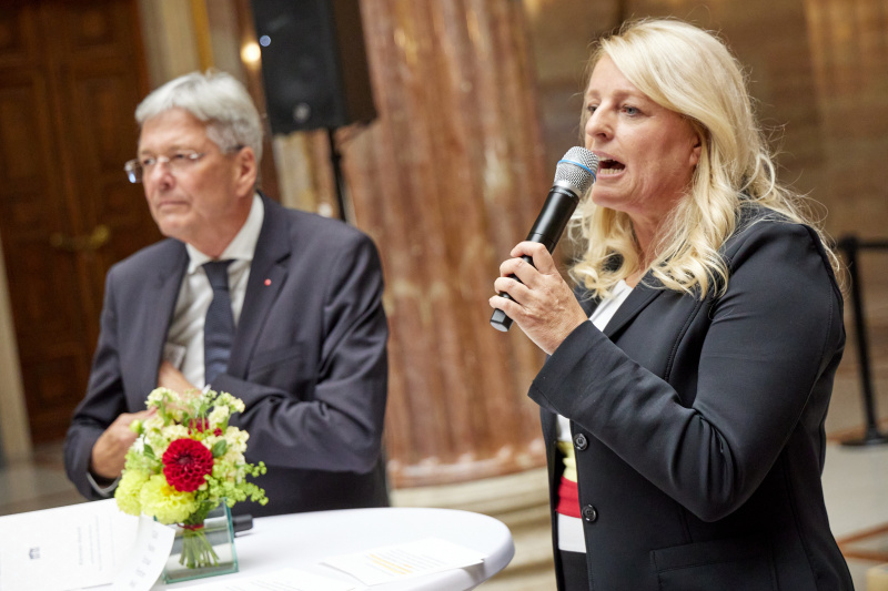 Begrüßung durch Bundesratspräsidentin Claudia Arpa (SPÖ)