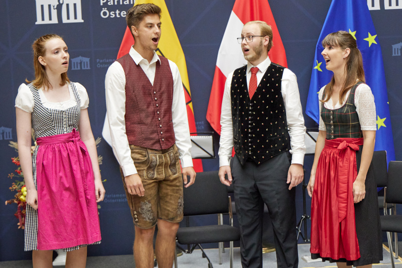 Musikalische Untermalung durch den Kärntner Landesjugendchor