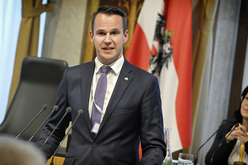 Am Rednerpult: Abgeordneter zum Steirischen Landtag Stefan Hermann