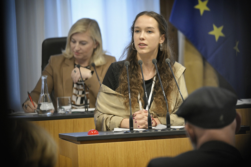 Am Rednerpult: Lena Schilling Klimaaktivistin und Autorin