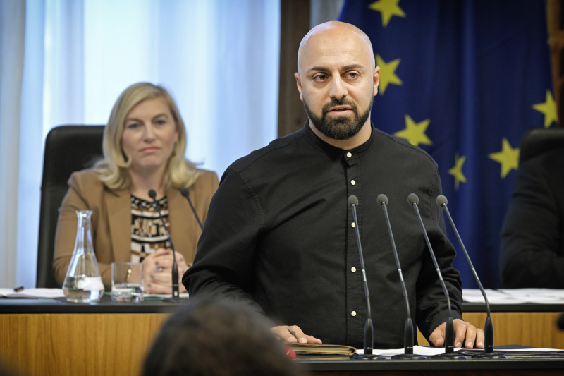 Impulsreferat „Herausforderungen für Kinder und junge Menschen“: EU-Jugendbotschafter Ali Mahlodji