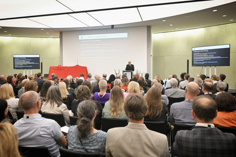 Begrüßung: Lois Lammerhuber