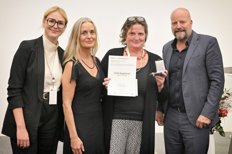 Von links: Lisa Berentsen, Hilde Sandvik, Preisträgerin Carla Kogelman, Lars Boering