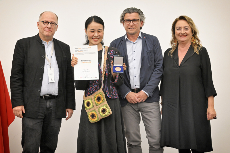 Von links: Johannes Dietrich, Preisträgerin Elrea Song, Klaus Lorbeer, Silvia Lammerhuber