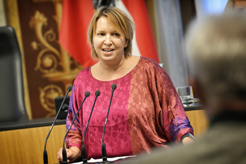 Am Rednerpult: Karin Zimmermann