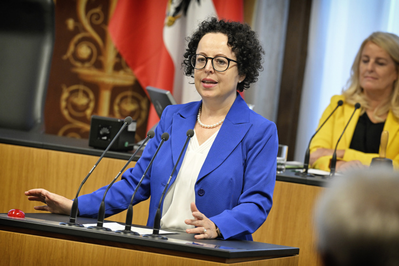 Am Rednerpult: Bundesrätin Christine Schwarz-Fuchs (ÖVP)