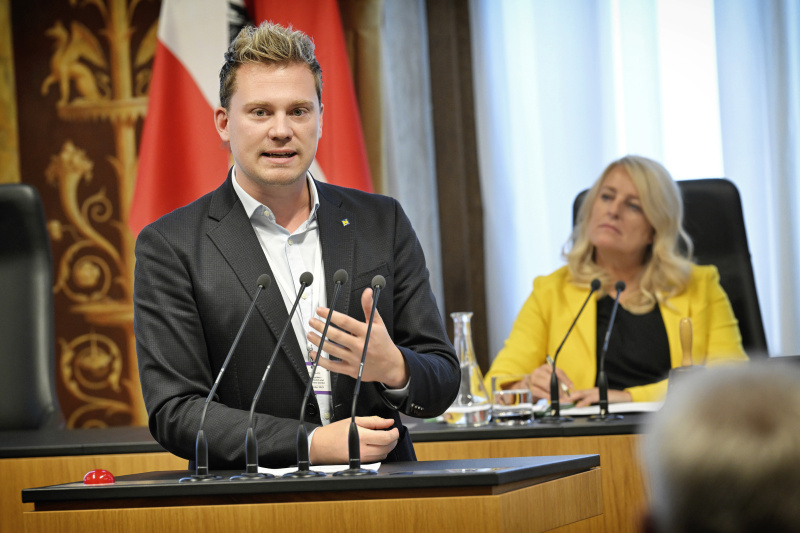 Am Rednerpult: Landtagsabgeordneter NÖ Florian Krumböck