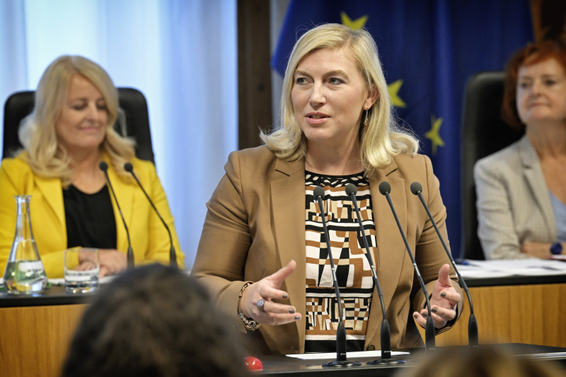 Am Rednerpult: Bundesratsvizepräsidentin Doris Hahn (SPÖ)