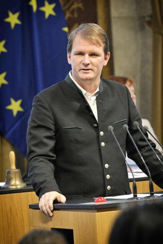 Am Rednerpult: Bundesrat Bernhard Hirczy (ÖVP)