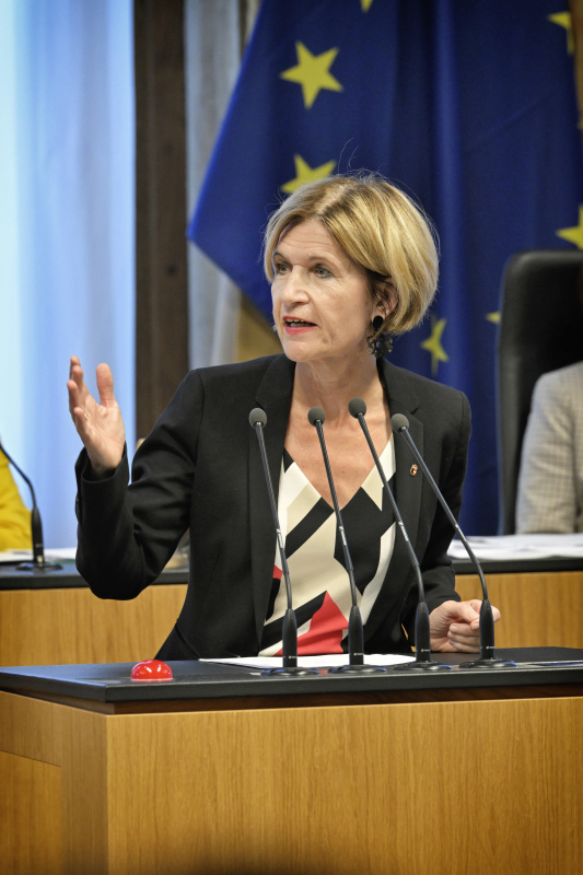 Am Rednerpult: Bundesrätin Andrea Eder-Gitschthaler (ÖVP)