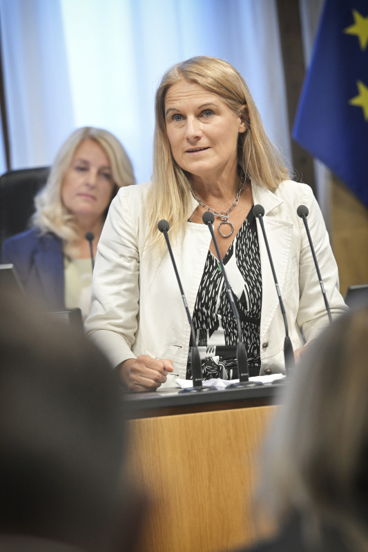 Am Rednerpult: Bundesrätin Elisabeth Grossmann (SPÖ)