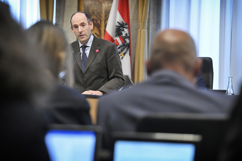 Am Rednerpult: Bundesrat Karl-Arthur Arlamovsky (NEOS)