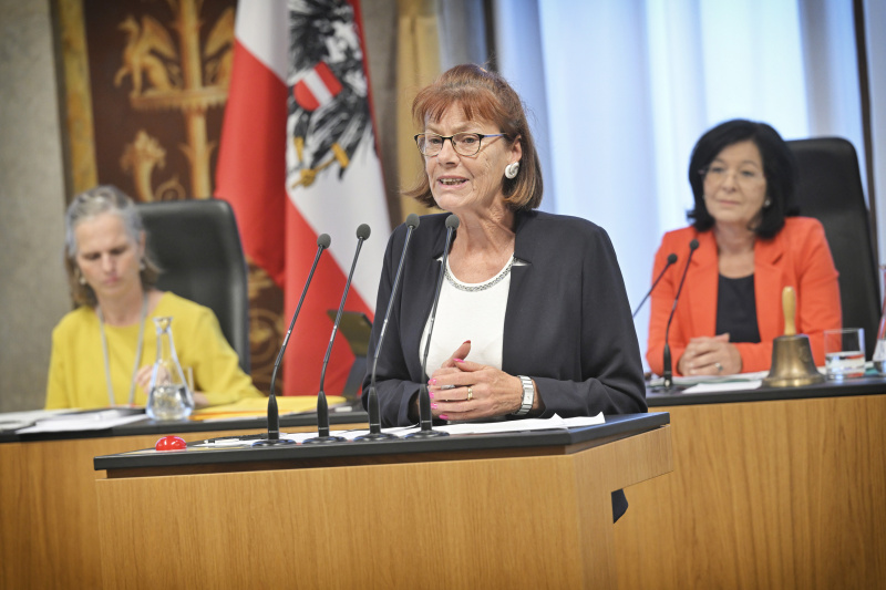 Am Rednerpult: Bundesrätin Andrea Schartel (FPÖ)