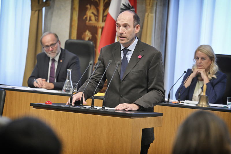 Am Rednerpult: Bundesrat Karl-Arthur Arlamovsky (NEOS)