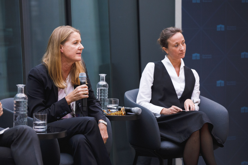 Von links: Dienstleiterin Rechts-, Legislativ- & Wissenschaftlicher Dienst Gerlinde Wagner (am Wort), Abteilungsleiterin Ausschussangelegenheiten & Untersuchungsausschüsse Heidrun Neuhauser