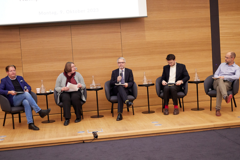 Round Table Gespräch. Von links: Franz Leander Fillafer Österreichische Akademie der Wissenschaft, Brigitta Bader-Zaar Universität Wien, Christoph Konrath Parlamentsdirektion, Fabio Wolkenstein Universität Wien, Clemens Jobst Universität Wien