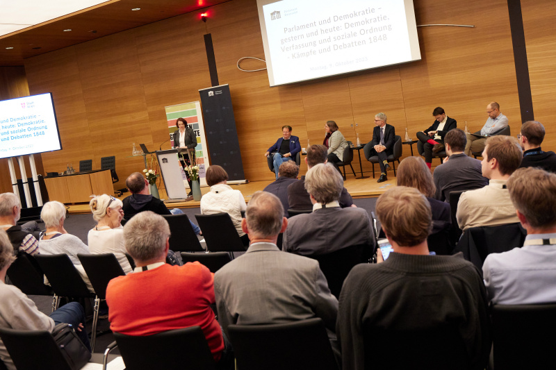 Zusammenfassung von Karin Schneider - Parlamentsdirektion