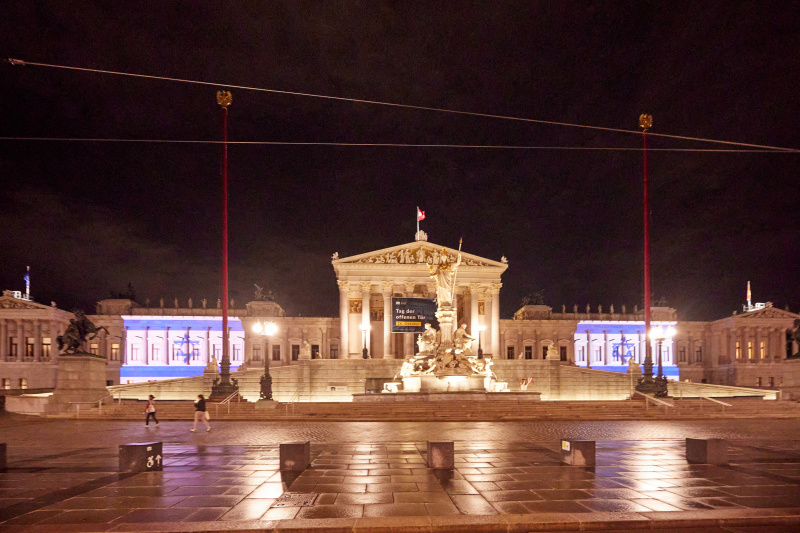 Projektion der israelischen Nationalflagge auf der Parlamentsfassade
