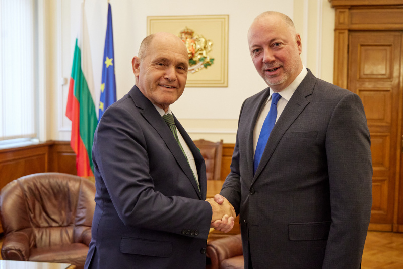 Treffen mit Vorsitzender der 49. Volksversammlung der Republik Bulgarien Rosen Zhelyazkov. Von links: Nationalratspräsident Wolfgang Sobotka (ÖVP), Vorsitzender der 49. Volksversammlung der Republik Bulgarien Rosen Zhelyazkov