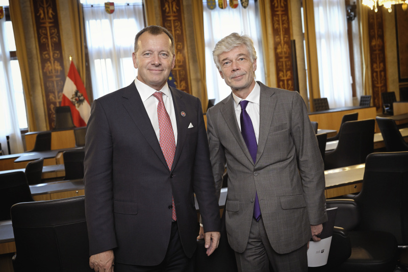 Führung durch das Parlamentsgebäude. Bundesratssaal. Von links: slowakischer Parlamentspräsidenten Boris Kollár, Parlamentsdirektor Harald Dossi