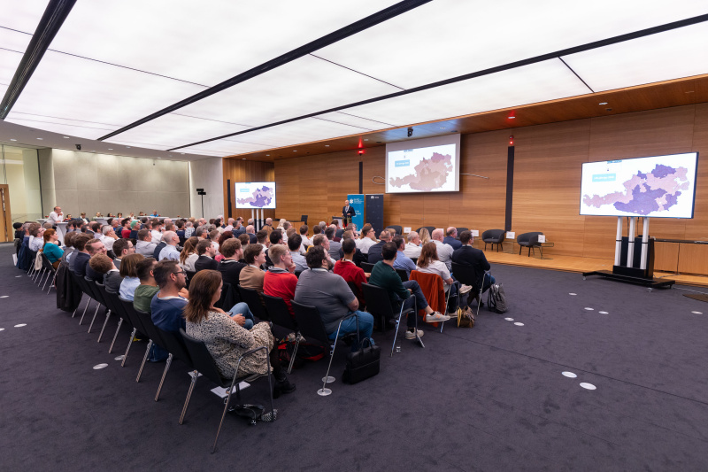 Vortrag von Florian Zahorka. Veranstaltungsteilnehmer:innen