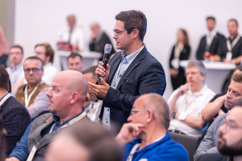 Fragerunde unter Mitwirkung des Publikums. Frage aus dem Publikum