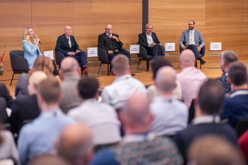 Fragerunde unter Mitwirkung des Publikums. Von Links: Nina Kraft,  Florian Zahorka, Clemens Kaltenberger, Helmut Trimmel, Michael Halmich