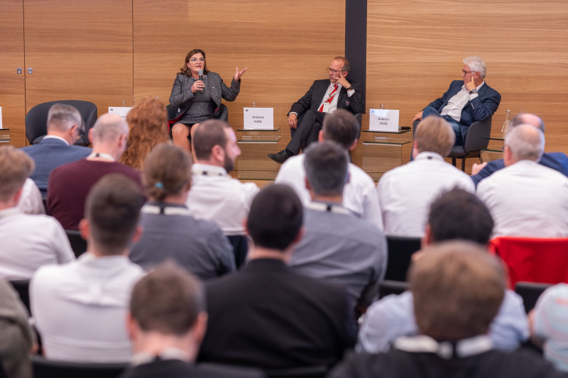 Fragerunde unter Mitwirkung des Publikums. Von Links: Nationalratsabgeordnete Alexandra Tanda (ÖVP), Andreas Karl, Andreas Huss