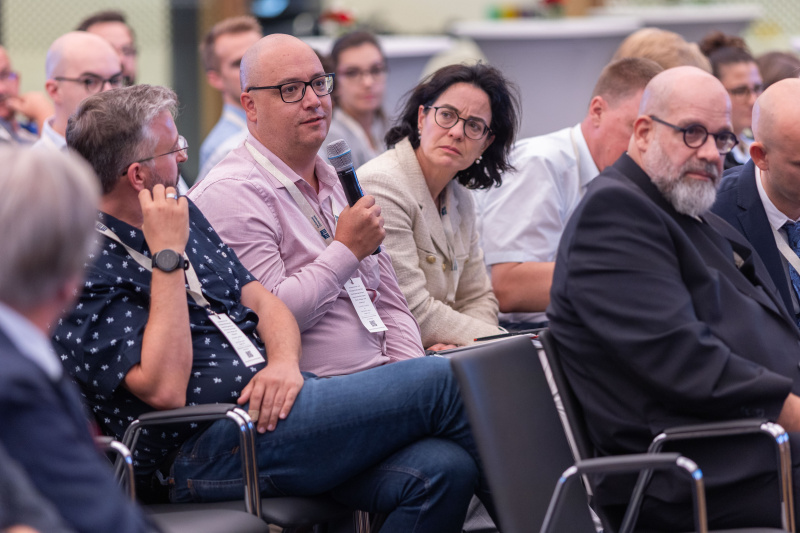 Fragerunde unter Mitwirkung des Publikums..Frage aus dem Publikum