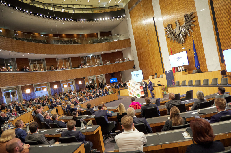 Verleihung der Kategorie "Preis der Jury" - Vorstandsvorsitzender Burgenland Energie Stephan Sharma
