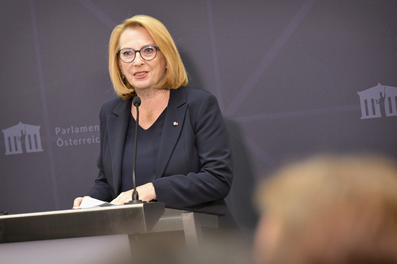 Begrüßung. Zweite Nationalratspräsidentin Doris Bures (SPÖ)