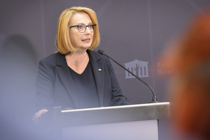 Begrüßung. Zweite Nationalratspräsidentin Doris Bures (SPÖ)