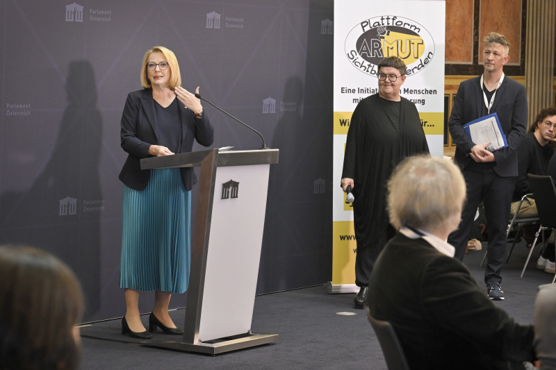 Begrüßung. Zweite Nationalratspräsidentin Doris Bures (SPÖ)