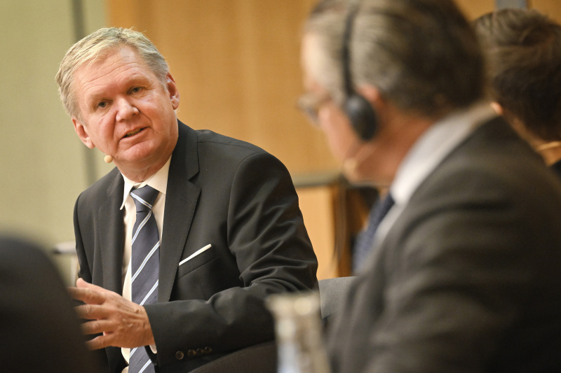 Podiumsdiskussion. Leiter der ORF-Wissenschaft Günther Mayr