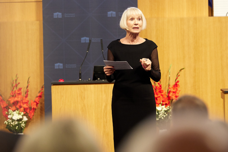 Moderation durch Heilwig Pfanzelter