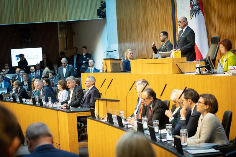 Rede zur Lage in Israel von Nationalratspräsident Wolfgang Sobotka (ÖVP) mit Regeierungsbank