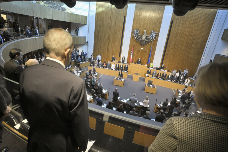 Blick Richtung Sitzungsteilnehmer:innen