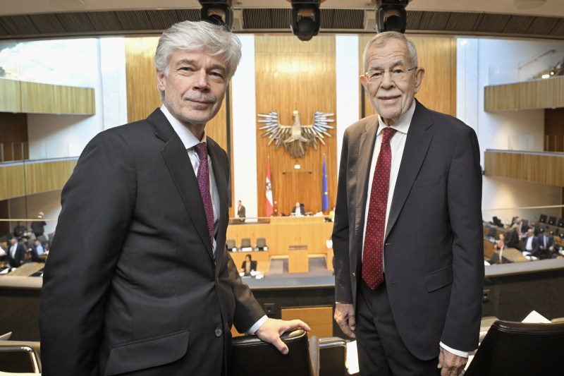 Von links: Parlamentsdirektor Harald Dossi, Bundespräsident Alexander Van der Bellen