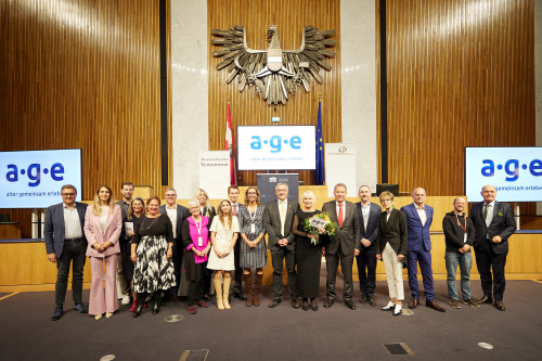 Gruppenfoto mit Nationalratspräsident Wolfgang Sobotka (ÖVP) (1. von rechts)