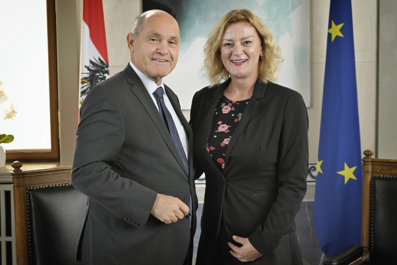 Von links: Nationalratspräsident Wolfgang Sobotka (ÖVP), Amila Klicic - Bosnien und Herzegowina