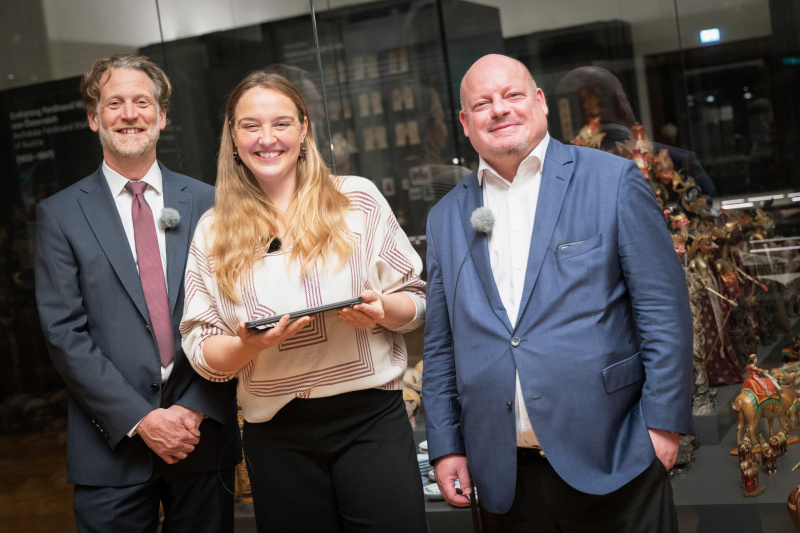 Gruppenfoto, von links: Helfried Carl, ehemaliger Botschafter Österreichs in der Slowakei, Tatjana Lukáš, Journalistin, und  Lukas Mussi, stellvertretender Leiter der Abteilung „Internationale Angelegenheiten“