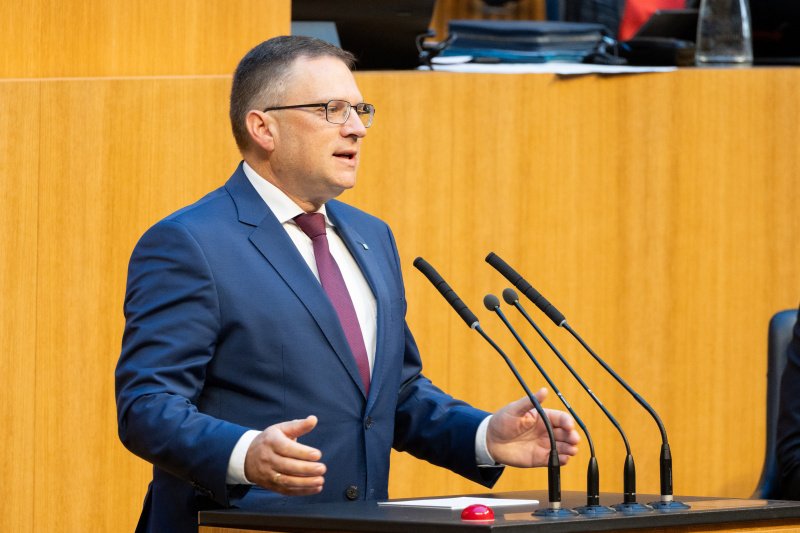 Klubobmann August Wöginger (ÖVP) am Rednerpult