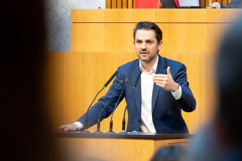 Nationalratsabgeordneter Jakob Schwarz (GRÜNE) am Rednerpult