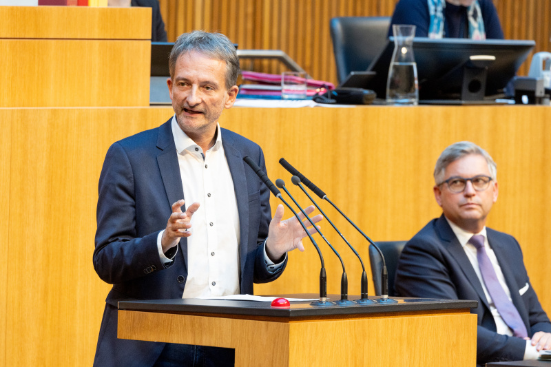 Nationalratsabgeordneter Hermann Weratschnig (GRÜNE) am Rednerpult